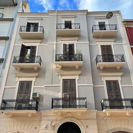 Apartment Center Eighty-five Bari