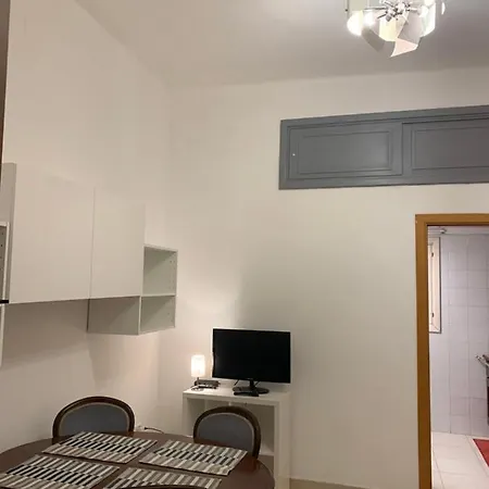 Center Eighty-five Apartment