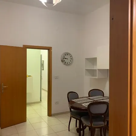 Center Eighty-five Apartment *